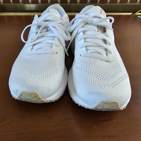 Brooks Women's Revel 6 White/Khaki EUC Size 9 - Picture 2 of 8
